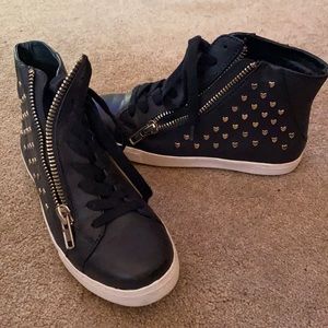Forever 21 Black Sneakers With Zipper & Hearts